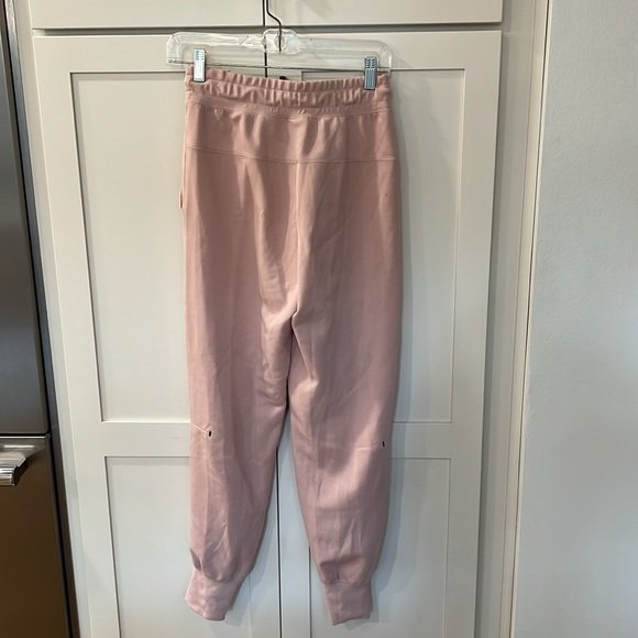 Women’s Nike Cuffed Sweatpants Size XS - Picture 7 of 12